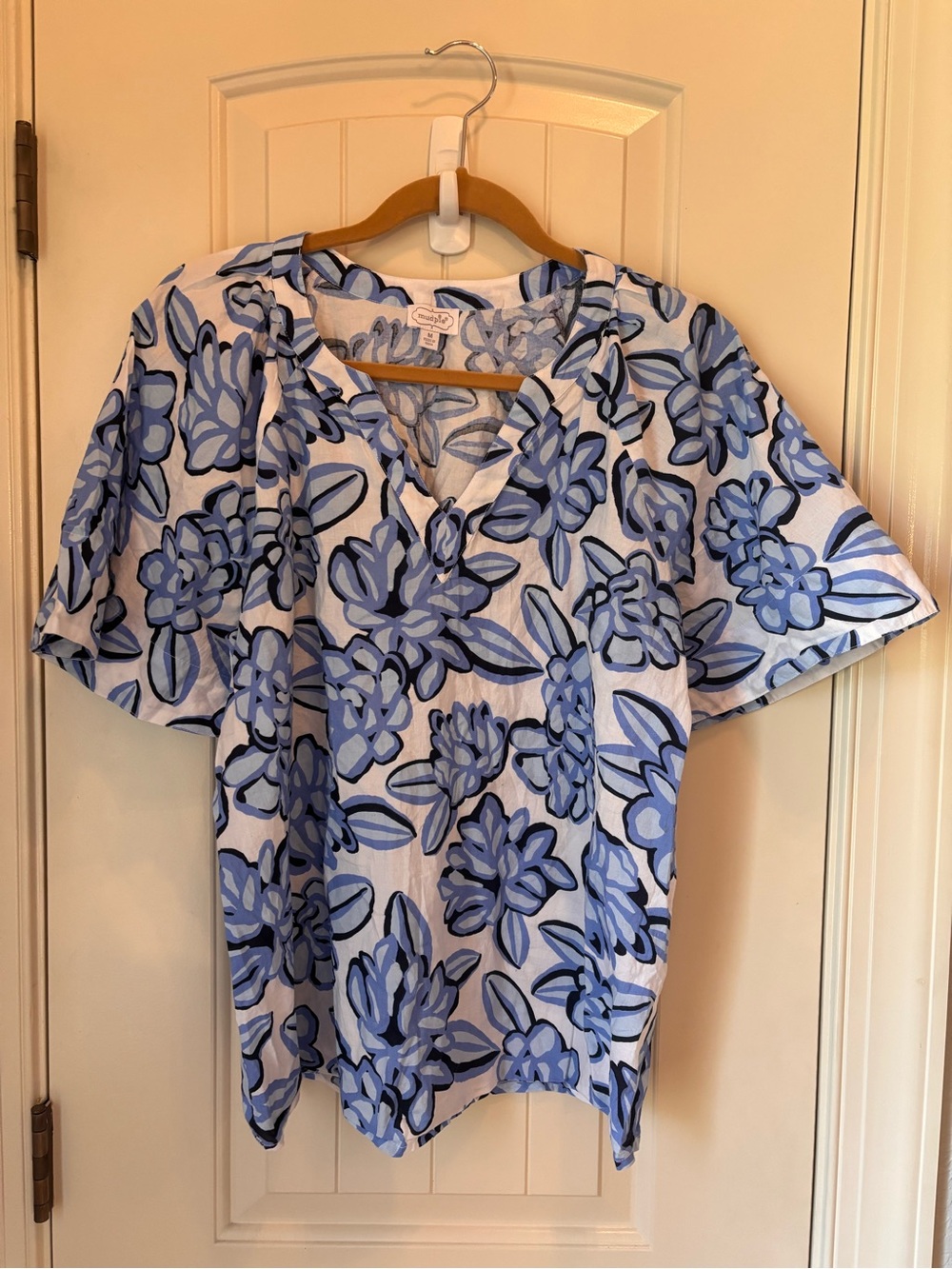 Mud Pie flare sleeves floral V-Neck blouse blue Women’s M